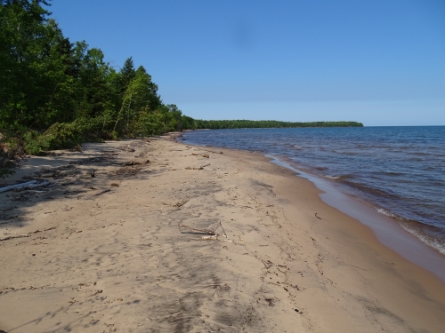 A photo of the Sand and Gravel Beach natural community type