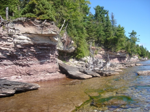 A photo of the Sandstone Lakeshore Cliff natural community type
