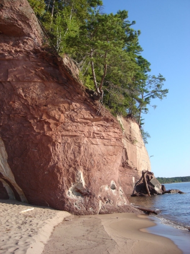 A photo of the Sandstone Lakeshore Cliff natural community type
