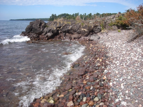 A photo of the Volcanic Cobble Shore natural community type